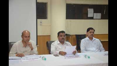 IIIT-A director Prof Mukul Sharad Sutaone (centre) talking to media persons in Prayagraj on Friday. (HT) IIIT-A director Prof Mukul Sharad Sutaone (centre) talking to media persons in Prayagraj on Friday. (HT)