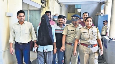 The Powai police on Monday arrested a cleaning staff of a housing society in Marol for allegedly murdering a trainee air hostess living in the building, in Mumbai, (Vijay Bate/HT Photo) The Powai police on Monday arrested a cleaning staff of a housing society in Marol for allegedly murdering a trainee air hostess living in the building, in Mumbai, (Vijay Bate/HT Photo)