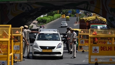 Security checks underway in the wake of the G20 Summit, at Vikas Marg and Minto Road. (HT Photo) Security checks underway in the wake of the G20 Summit, at Vikas Marg and Minto Road. (HT Photo)