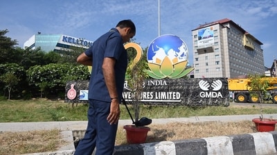 A team of BDDS (Bomb Detection and Disposal Squad) checked the Delhi-Gurugram border. (HT Photo) A team of BDDS (Bomb Detection and Disposal Squad) checked the Delhi-Gurugram border. (HT Photo)