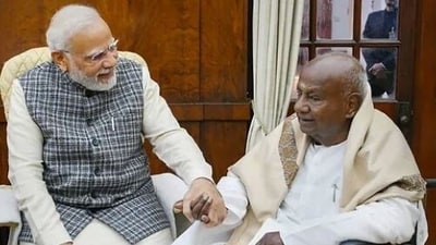 Yediyurappa confirmed BJP-JD(S) alliance in Karnataka for Lok Sabha electiion 2024. (In photo PM Modi and Deve Gowda).
