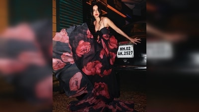 Rosettes: The rosette fashion trend involves the application of sizable (or petite) floral embellishments sewn onto a variety of items, including bodysuits, headbands, shoes, and, naturally, dresses—the most apparent canvas for this trend. (Instagram/@shibaniakhtar) Rosettes: The rosette fashion trend involves the application of sizable (or petite) floral embellishments sewn onto a variety of items, including bodysuits, headbands, shoes, and, naturally, dresses—the most apparent canvas for this trend. (Instagram/@shibaniakhtar)