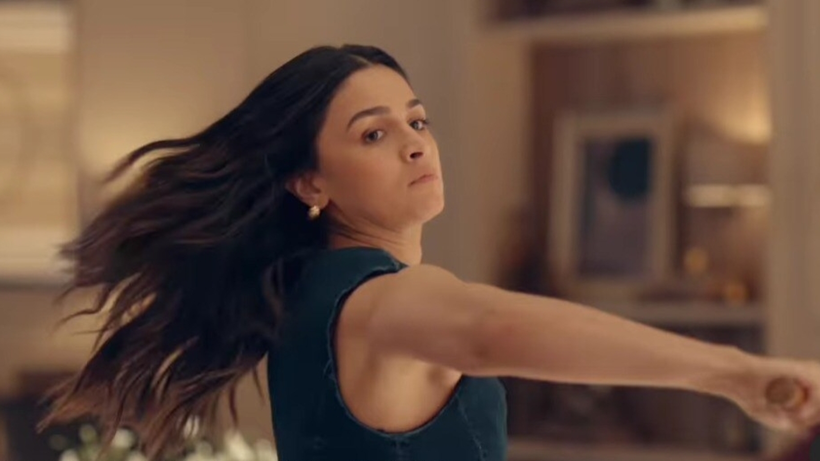 Fans praise Alia Bhatt as she does some serious action in new commercial. Watch | Bollywood - Vimarsana News