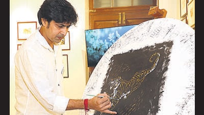 ‘Roar - From Bengal to Pune’ art exhibition at Vesavar Art Gallery features the works of celebrated artist Bappa Bhowmick on the theme of Sunderban tigers. (HT) ‘Roar - From Bengal to Pune’ art exhibition at Vesavar Art Gallery features the works of celebrated artist Bappa Bhowmick on the theme of Sunderban tigers. (HT)
