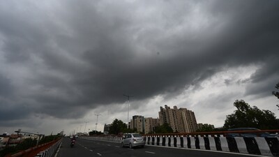 Black clouds hover over the city before rain, in Noida, India, on Saturday, September 09, 2023. (Photo by Sunil Ghosh / Hindustan Times) Black clouds hover over the city before rain, in Noida, India, on Saturday, September 09, 2023. (Photo by Sunil Ghosh / Hindustan Times)