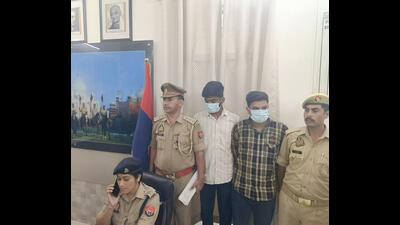 ACP Sukanya Sharma produces the two phone snatchers before the media. Photo HT