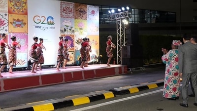 Director General of World Trade Organisation Ngozi Okonjo-Iweala applauds as Indian artistes perform Odisha's Sambalpuri dance. (ANI Photo) Director General of World Trade Organisation Ngozi Okonjo-Iweala applauds as Indian artistes perform Odisha's Sambalpuri dance. (ANI Photo)