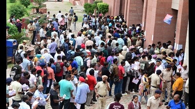 Heavy rush of traffic violators was seen at the District Courts Complex in Sector 43, Chandigarh, on Saturday. (Ravi Kumar/Ht) Heavy rush of traffic violators was seen at the District Courts Complex in Sector 43, Chandigarh, on Saturday. (Ravi Kumar/Ht)