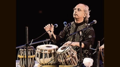 Internationally acclaimed tablaist Pt Yogesh Samsi performing in Chandigarh on Friday evening (Photos: Ravi Kumar/HT)