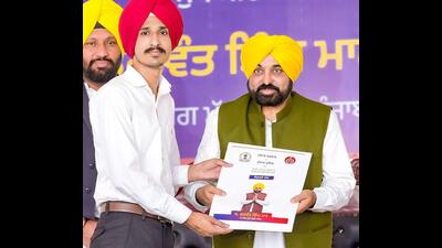 Punjab chief minister Bhagwant Mann on Saturday handed over appointment letters to 560 sub-inspectors of Punjab Police, who have been waiting for the past two years. (HT Photo)