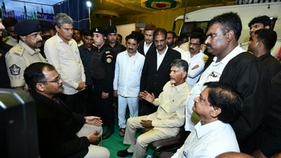 Criminal Investigation Department (CID) serves an arrest warrant to TDP chief and former Andhra Pradesh CM N Chandrababu Naidu. Criminal Investigation Department (CID) serves an arrest warrant to TDP chief and former Andhra Pradesh CM N Chandrababu Naidu.