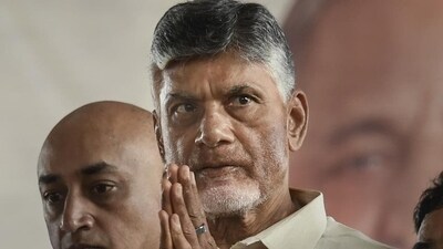 Senior TDP leaders requested Sridhar Reddy to join the ongoing padayatra led by TDP president N Chandrababu Naidu’s son and general secretary Nara Lokesh in Nellore distric (PTI) Senior TDP leaders requested Sridhar Reddy to join the ongoing padayatra led by TDP president N Chandrababu Naidu’s son and general secretary Nara Lokesh in Nellore distric (PTI)