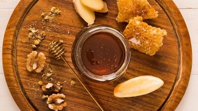 In place of sugar, many people add honey, jaggery or brown sugar, to get additional nutrients instead of empty calories. (Freepik) In place of sugar, many people add honey, jaggery or brown sugar, to get additional nutrients instead of empty calories. (Freepik)
