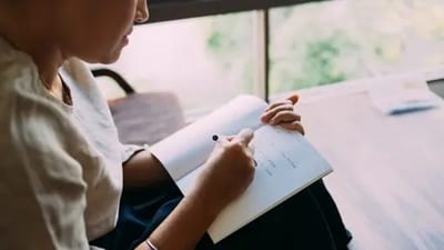 We should journal our thoughts and feelings without being judgmental about any of it. (Unsplash)