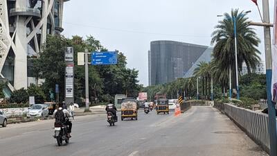 BRTS causing blind spot near Gunjan Chowk. (Shankar Narayan/HT PHOTO) BRTS causing blind spot near Gunjan Chowk. (Shankar Narayan/HT PHOTO)
