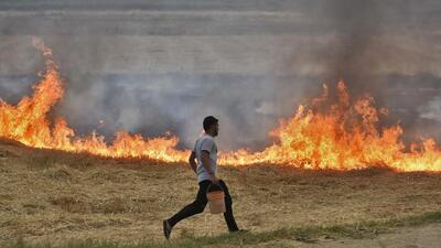 Burning of paddy stubble – stalks left behind after harvesters snip away the top parts – is a cheap and quick way to deal with the residue but leads to an air pollution crisis in most of North India. (HT Archive)