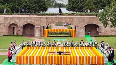 G20 leaders pay homage to Mahatma Gandhi at Rajghat on the final day of the G20 on Sunday. (HT Photo) G20 leaders pay homage to Mahatma Gandhi at Rajghat on the final day of the G20 on Sunday. (HT Photo)