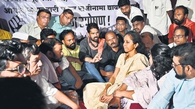 NCP leader and MP Supriya Sule interacts with members of Maratha Kranti Morcha on the sixth day of the hunger strike at Azad Maidan on Sunday. (Anshuman Poyrekar/ HT PHOTO) NCP leader and MP Supriya Sule interacts with members of Maratha Kranti Morcha on the sixth day of the hunger strike at Azad Maidan on Sunday. (Anshuman Poyrekar/ HT PHOTO)