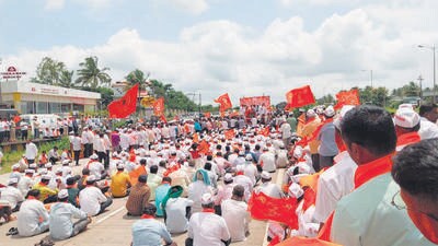 Panchamsalis launch second phase of agitation from Belagavi demanding 2A quota. (HT Photo) Panchamsalis launch second phase of agitation from Belagavi demanding 2A quota. (HT Photo)