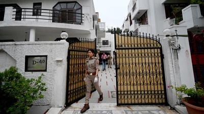 Police identified the dead lawyer as Renu Sinha, a resident of D-40 in Sector 30, and said she was not practising since the past few years. (Sunil Ghosh/HT Photo) Police identified the dead lawyer as Renu Sinha, a resident of D-40 in Sector 30, and said she was not practising since the past few years. (Sunil Ghosh/HT Photo)
