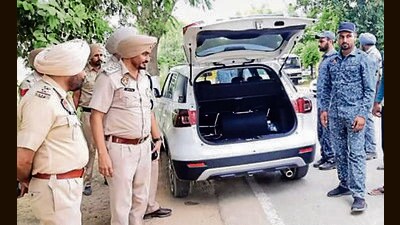 Punjab Police personnel at a naka during the special operation on Sunday. (HT Photo)
