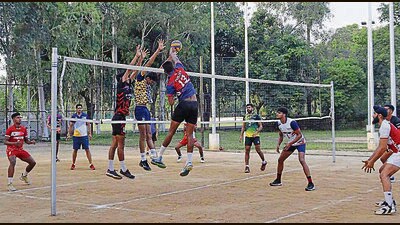Volleyball players in action during the practice session at SCD Government College in Ludhiana on Sunday. (Manish/HT)