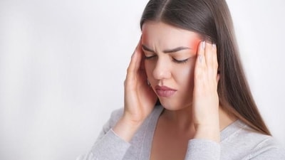 "When experiencing a migraine attack, you may notice an increase in pain above the eyebrow or a worsening of the headache when exposed to prolonged sunlight. This pain is often throbbing and intensifies with each pulse, possibly radiating to the neck and shoulder on the same side. Typically, a migraine headache lasts for two to three hours, but in severe cases where the pain persists for two to three days, it is recommended to seek medical attention," concludes Dr, Dimple. (Shutterstock) "When experiencing a migraine attack, you may notice an increase in pain above the eyebrow or a worsening of the headache when exposed to prolonged sunlight. This pain is often throbbing and intensifies with each pulse, possibly radiating to the neck and shoulder on the same side. Typically, a migraine headache lasts for two to three hours, but in severe cases where the pain persists for two to three days, it is recommended to seek medical attention," concludes Dr, Dimple. (Shutterstock)