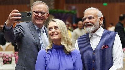 Prime Minister Narendra Modi, Australia's Prime Minister Anthony Albanese and his partner Jodie Hayden at the G20 Gala Dinner, in New Delhi on Saturday. The dinner was hosted by President Droupadi Murmu. Several leaders including UK PM Rishi Sunak, Mauritius PM Pravind Kumar Jugnauth, and French President Emmanuel Macron, arrived for the dinner. (PTI) Prime Minister Narendra Modi, Australia's Prime Minister Anthony Albanese and his partner Jodie Hayden at the G20 Gala Dinner, in New Delhi on Saturday. The dinner was hosted by President Droupadi Murmu. Several leaders including UK PM Rishi Sunak, Mauritius PM Pravind Kumar Jugnauth, and French President Emmanuel Macron, arrived for the dinner. (PTI)