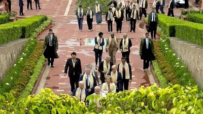 PM Modi along with world leaders seen at Rajghat. Prime Minister Narendra Modi welcomed the guests who came to pay homage to Mahatma Gandhi and lay wreaths, despite the inclement weather. (PTI) PM Modi along with world leaders seen at Rajghat. Prime Minister Narendra Modi welcomed the guests who came to pay homage to Mahatma Gandhi and lay wreaths, despite the inclement weather. (PTI)