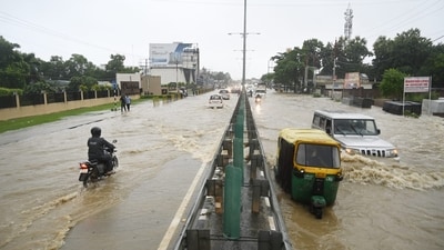 Uttar Pradesh's capital city Lucknow recorded the highest downpour on Monday with over 90mm rainfall in 12 hours. Heavy rainfall started Sunday evening and continued till Monday morning leaving roads waterlogged in the city. (Deepak Gupta/Hindustan Times) Uttar Pradesh's capital city Lucknow recorded the highest downpour on Monday with over 90mm rainfall in 12 hours. Heavy rainfall started Sunday evening and continued till Monday morning leaving roads waterlogged in the city. (Deepak Gupta/Hindustan Times)