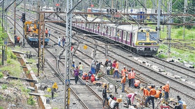 Mumbai, India - June 12, 2022: Mumbai suburban local train services on the Central, Harbour and Western Lines disrupted due to mega and jumbo block for repairs and maintenance were conducted, Central Line near Byculla Station, in Mumbai, India, on Sunday, June 12, 2022. (Photo by Bhushan Koyande/HT Photo) (HT PHOTO) Mumbai, India - June 12, 2022: Mumbai suburban local train services on the Central, Harbour and Western Lines disrupted due to mega and jumbo block for repairs and maintenance were conducted, Central Line near Byculla Station, in Mumbai, India, on Sunday, June 12, 2022. (Photo by Bhushan Koyande/HT Photo) (HT PHOTO)