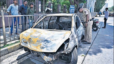Mumbai, India - Sep 11, 2023 : 2 People died, 1 Serius and 2 people injured in Car burning at Sion, in Mumbai, India, Monday, Sep 11, 2023. (Photo by Vijay Bate/HT Photo)