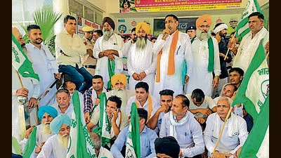 Protesters at the Karnal mini-secretariat on Monday. (HT Photo) Protesters at the Karnal mini-secretariat on Monday. (HT Photo)