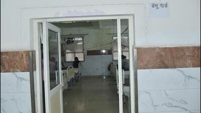 The dengue ward of the Ghaziabad District Combined Hospital on Monday. (Sakib Ali/HT Photo) The dengue ward of the Ghaziabad District Combined Hospital on Monday. (Sakib Ali/HT Photo)