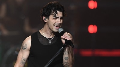 LAS VEGAS, NEVADA - SEPTEMBER 08: Musician Joe Jonas of the Jonas Brothers performs in support of their "Five Albums. One Night." tour at MGM Grand Garden Arena on September 08, 2023 in Las Vegas, Nevada. Bryan Steffy/Getty Images/AFP (Photo by Bryan Steffy / GETTY IMAGES NORTH AMERICA / Getty Images via AFP) (Getty Images via AFP) LAS VEGAS, NEVADA - SEPTEMBER 08: Musician Joe Jonas of the Jonas Brothers performs in support of their "Five Albums. One Night." tour at MGM Grand Garden Arena on September 08, 2023 in Las Vegas, Nevada. Bryan Steffy/Getty Images/AFP (Photo by Bryan Steffy / GETTY IMAGES NORTH AMERICA / Getty Images via AFP) (Getty Images via AFP)