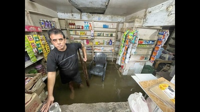 Water entered houses and shops after heavy rainfall in Lucknow on Monday (HT Photo) Water entered houses and shops after heavy rainfall in Lucknow on Monday (HT Photo)