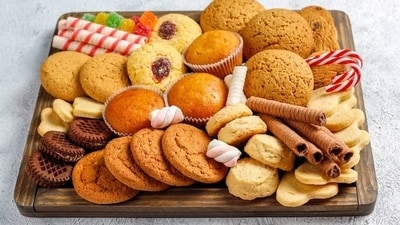 High sugar intake: Excessive sugar consumption may contribute to NAFLD. Include healthy alternatives to sugar in your diet and eat healthy for curbing unnecessary sweet cravings. High sugar intake: Excessive sugar consumption may contribute to NAFLD. Include healthy alternatives to sugar in your diet and eat healthy for curbing unnecessary sweet cravings. 