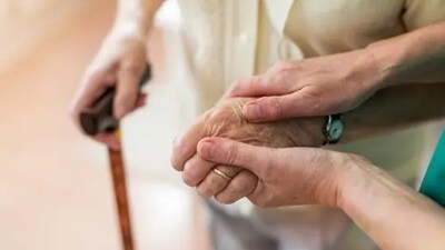 When we are kind to others, it boosts our mood as well by releasing oxytocin – this further helps in feeling more involved in life and creating fresh perspectives.&nbsp; (Unsplash)