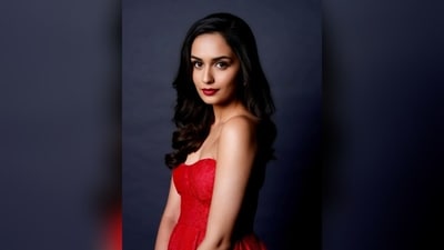 With the help of makeup artist Pooja Rohira Fernandes, Manushi got decked up in nude eyeshadow, winged eyeliner, mascara-coated lashes, contoured cheeks and a shade of bright red lipstick. (Instagram/@manushi_chhillar) With the help of makeup artist Pooja Rohira Fernandes, Manushi got decked up in nude eyeshadow, winged eyeliner, mascara-coated lashes, contoured cheeks and a shade of bright red lipstick. (Instagram/@manushi_chhillar)