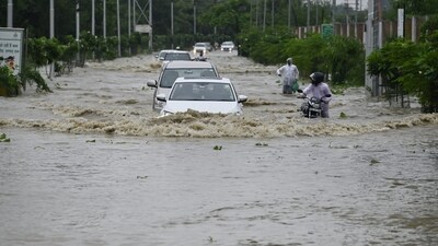 According to the meteorological department, several districts in Uttar Pradesh will witness light to heavy rainfall on Monday. (Deepak Gupta/Hindustan Times) According to the meteorological department, several districts in Uttar Pradesh will witness light to heavy rainfall on Monday. (Deepak Gupta/Hindustan Times)