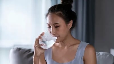 Nothing quite like keeping the body hydrated throughout the day. We should reduce alcohol intake and increase drinking water to keep the body healthy. (Unsplash) Nothing quite like keeping the body hydrated throughout the day. We should reduce alcohol intake and increase drinking water to keep the body healthy. (Unsplash)