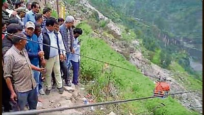 After the successful trial of the ropeway (span) on Monday, apples, peas and other crops will now be transported through it at Negulsari free-of-cost (ANI) After the successful trial of the ropeway (span) on Monday, apples, peas and other crops will now be transported through it at Negulsari free-of-cost (ANI)