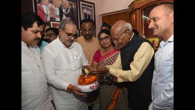 Kargil martyr Captain Manoj Pandey’s father Gopi Chand Pandey donating rice for the BJP’s Amrit Kalash Yatra campaign undertaken as part of the ‘Meri Maati-Mera Desh’ campaign in Lucknow on Tuesday (Sourced) Kargil martyr Captain Manoj Pandey’s father Gopi Chand Pandey donating rice for the BJP’s Amrit Kalash Yatra campaign undertaken as part of the ‘Meri Maati-Mera Desh’ campaign in Lucknow on Tuesday (Sourced)