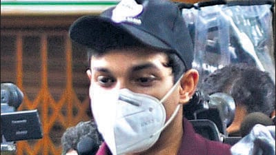 Mumbai, India - August 07, 2020: Rhea's brother Showik Chakraborty reaches to ED office at Ballard Estate in Mumbai, India, on Friday, August 07, 2020. (Photo by Anshuman Poyrekar/Hindustan Times) (Anshuman Poyrekar/HT PHOTO)