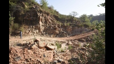 The Yamunanagar police have booked two men for attempt to murder, rioting, obstructing a public servant and other sections after they allegedly attacked a head constable deputed to stop illegal mining in the district and three other locals. (HT File Photo)
