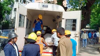 The disaster management officials fished out the body and handed it over to the Naupada police for autopsy. (Praful Gangurde / HT Photo)