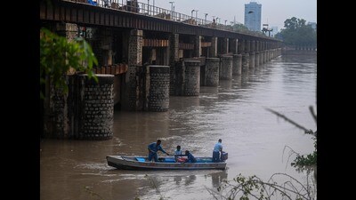 The panel headed by the Central Water Commission (CWC) chairman will also review the utility and functional requirement of the ITO barrage, a bone of contention between Haryana and Delhi governments. According to a letter sent by the Union ministry of Jal Shakti (flood management wing) to the Haryana, Uttar Pradesh, and Delhi governments, the committee has been tasked to identify possible drainage congestion in Delhi in case of high spate in the Yamuna. (HT File Photo) The panel headed by the Central Water Commission (CWC) chairman will also review the utility and functional requirement of the ITO barrage, a bone of contention between Haryana and Delhi governments. According to a letter sent by the Union ministry of Jal Shakti (flood management wing) to the Haryana, Uttar Pradesh, and Delhi governments, the committee has been tasked to identify possible drainage congestion in Delhi in case of high spate in the Yamuna. (HT File Photo)