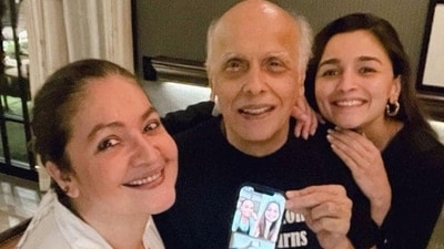 Mahesh Bhatt with Pooja Bhatt and Alia Bhatt. Mahesh Bhatt with Pooja Bhatt and Alia Bhatt.