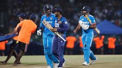 Axar Patel (L) and Mohammed Siraj added unvaluable 27 runs for India's last wicket lifting the total to 213. (Getty)