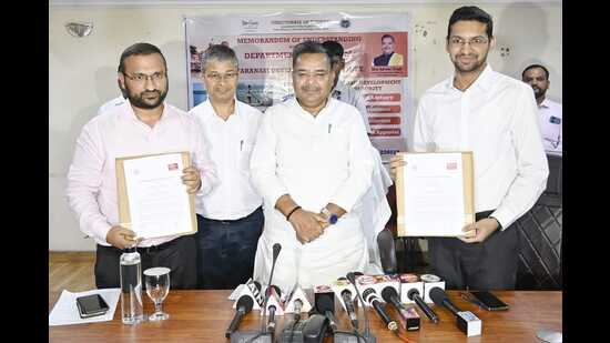 Tourism and culture minister Jaiveer Singh and principal secretary Mukesh Meshram at an event where an MoU was signed with the VDA to give impetus to tourism in Varanasi. (Sourced)